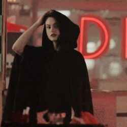 Riverdale S03 Veronica Lodge Black Hooded Cape