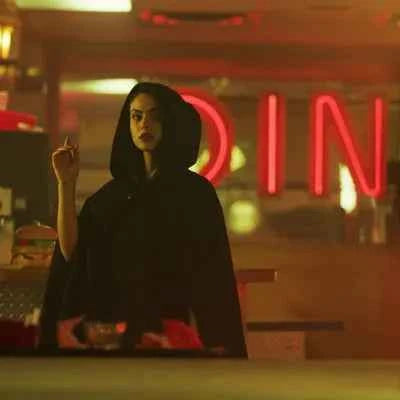 Riverdale S03 Veronica Lodge Black Hooded Cape